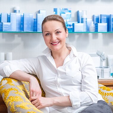 Parkhotel Kosmetik | Liliya Florian Liliya Florian bei der Beauty-Beratung